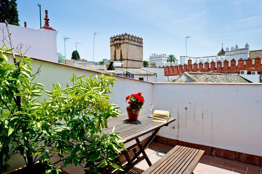 Apartamentos Suites Santa Cruz Sevilla Buitenkant foto