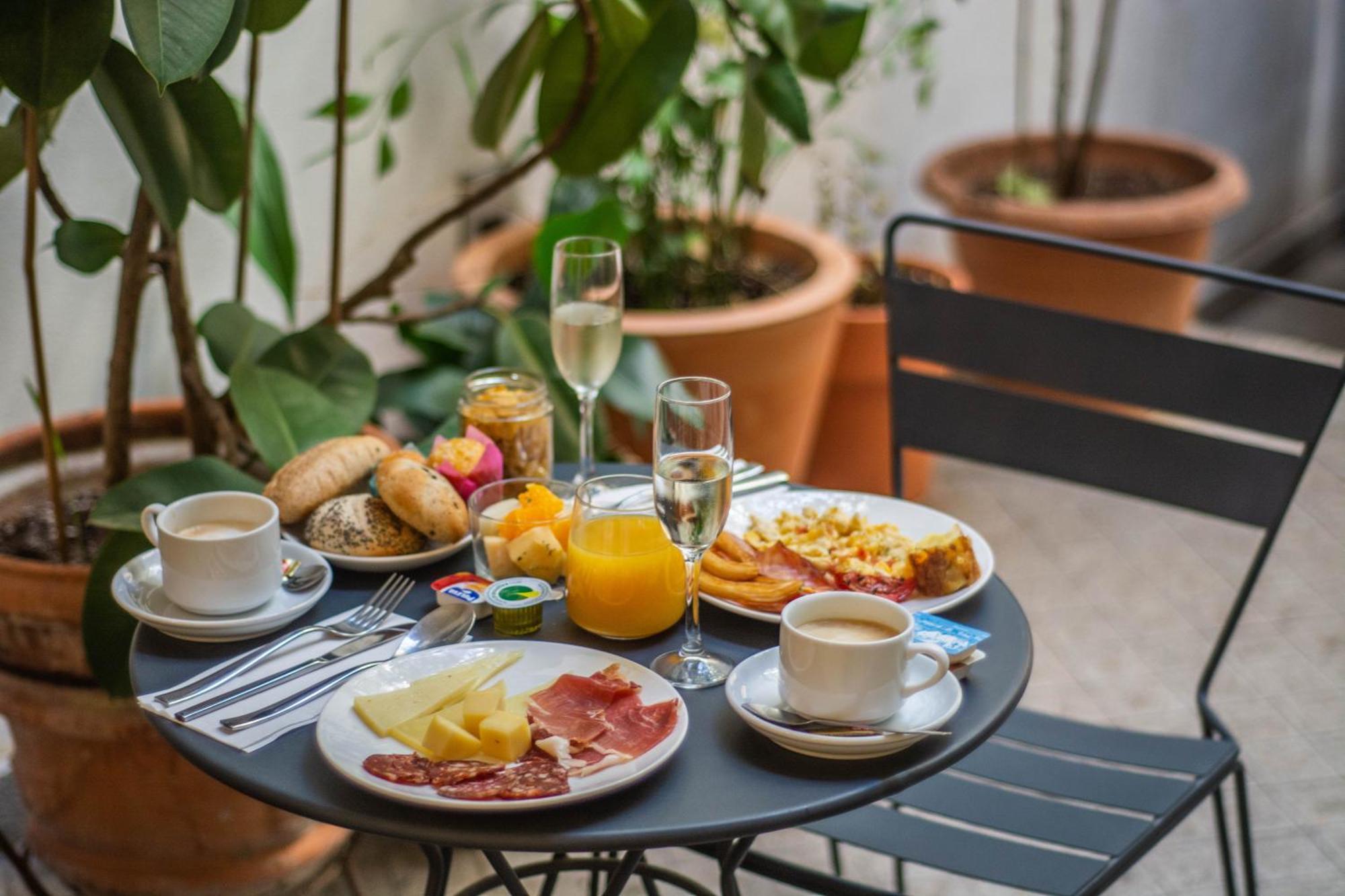 Apartamentos Suites Santa Cruz Sevilla Buitenkant foto