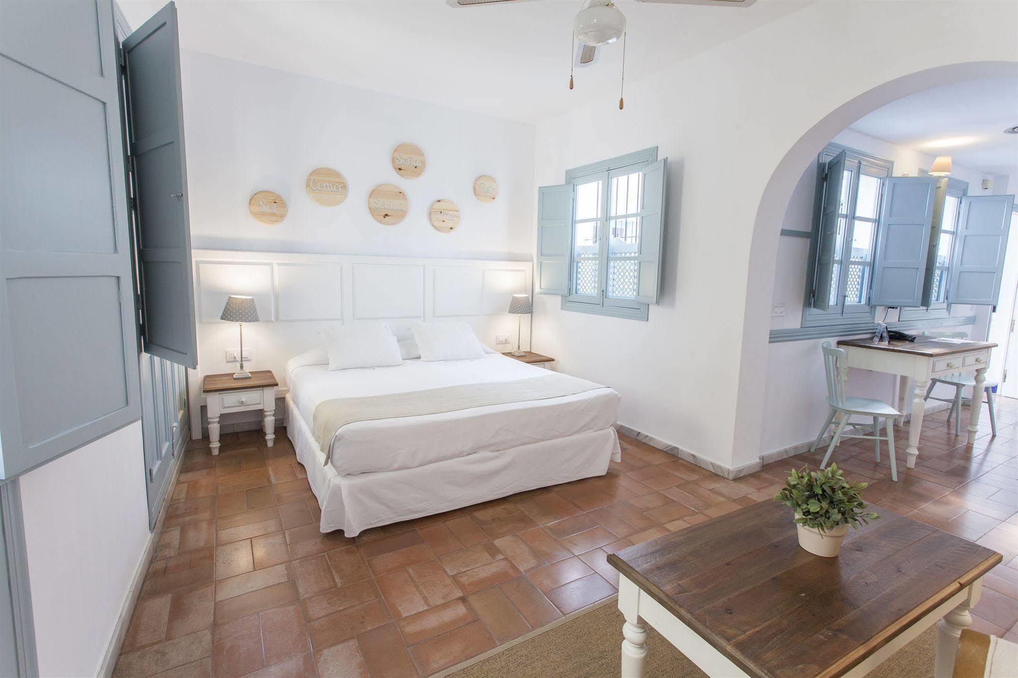 Apartamentos Suites Santa Cruz Sevilla Buitenkant foto
