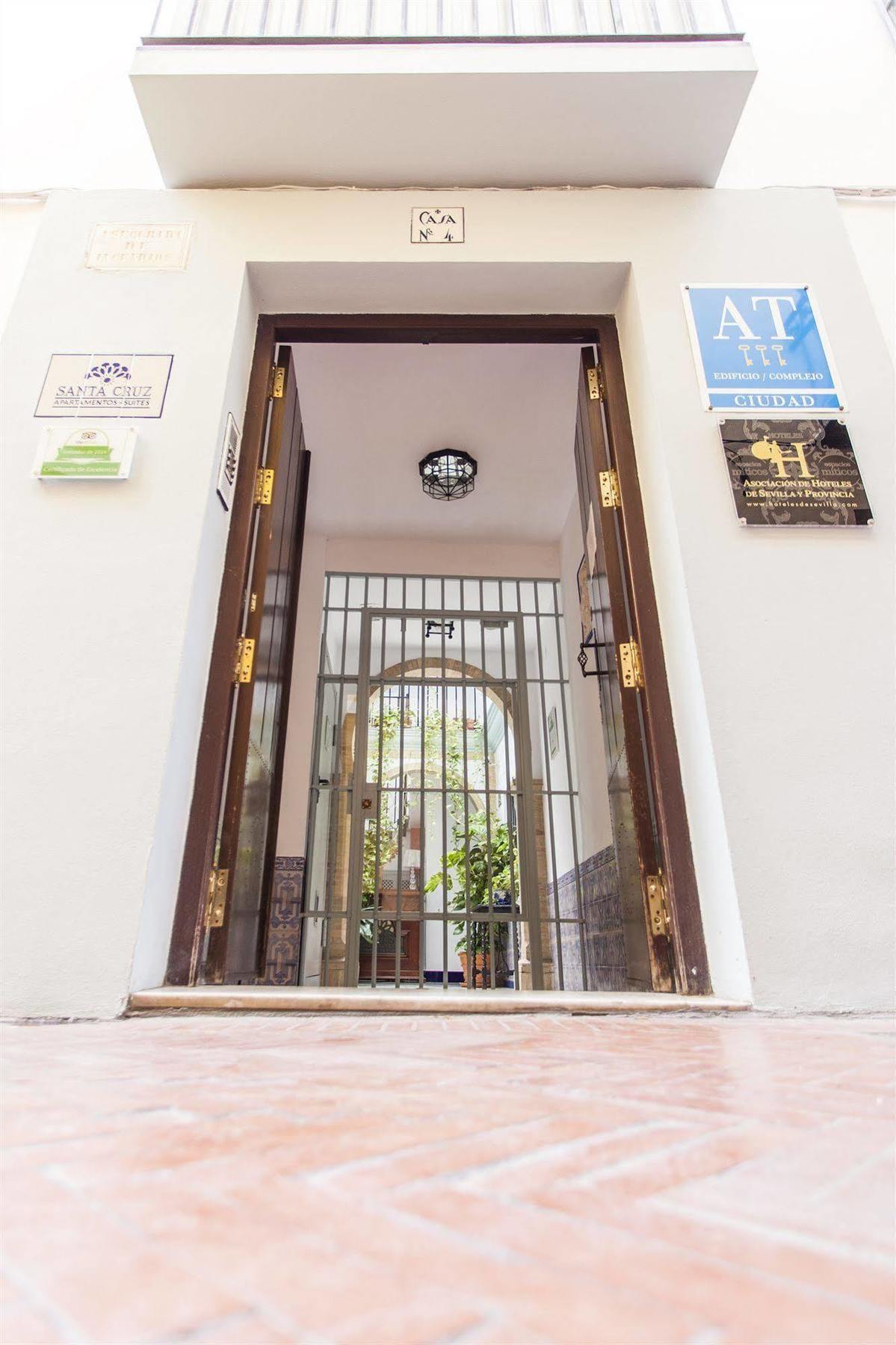 Apartamentos Suites Santa Cruz Sevilla Buitenkant foto